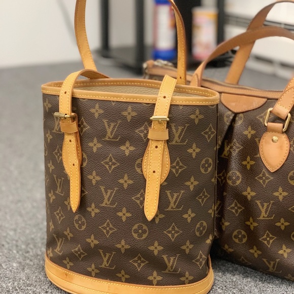 Louis Vuitton Handbags - Lv bucket pm